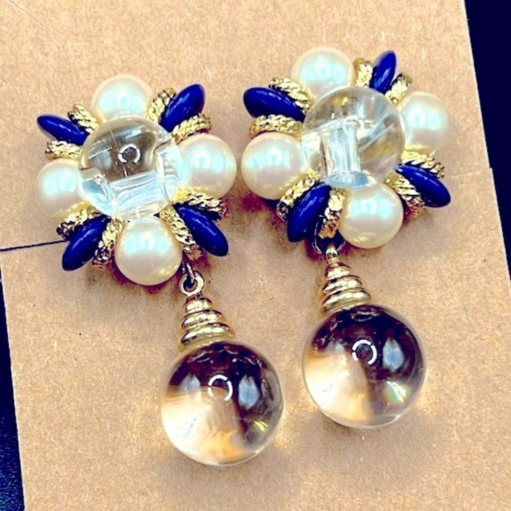 Gold tone clip on earrings with faux pearls clear lucite ball da…